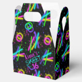 Neon Glow Stick Sweet 16 Name ID760 Geschenkschachtel (Geöffnet)