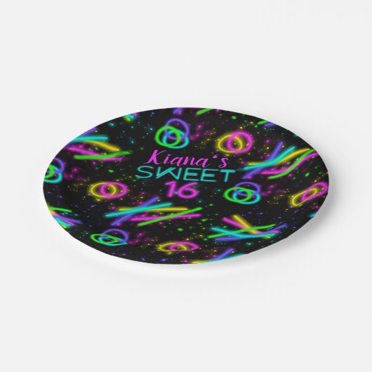 Neon Glow Stick Sweet 16 Name ID760 Pappteller (Schrägansicht)