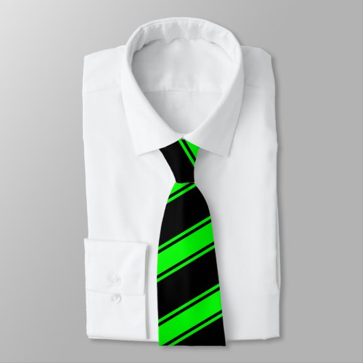 Neon Green & Black Diagonal Stripes Krawatte (Gebunden)