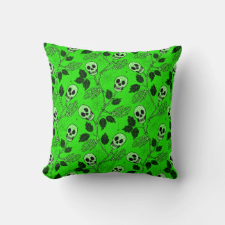 Neon Green Floral Gothic Skull Kissen