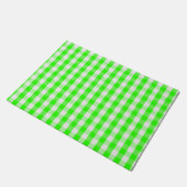 Neon Green Gingham Pattern von Shirley Taylor Fußmatte (Schrägansicht)