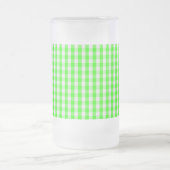 Neon Green Gingham Pattern von Shirley Taylor Mattglas Bierglas (Mittel)