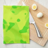 Neon Green Yellow Camouflage; Camouflage Küchentuch (Viertel Falte)