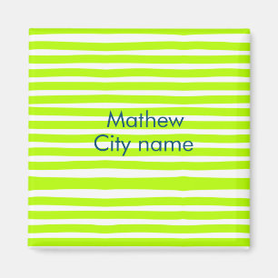 Neon-grüne gelbe Retro-Streifen mit Namen Stadtort Magnet