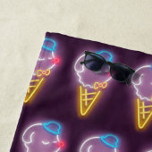 Neon Ice Cream Dog Strandtuch (Beispiel)