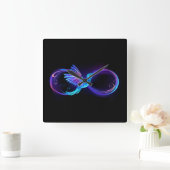 Neon Infinity Symbol mit dem leuchtenden Hummingbi Quadratische Wanduhr (Zuhause)