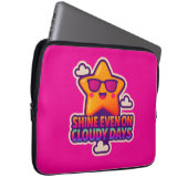 Neon Kawaii Star - "Shine Even on Cloudy Days" Laptopschutzhülle (Vorne Rechts)