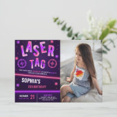 Neon Laser Tag Lila Foto Einladung (Stehend Vorderseite)