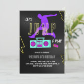 Neon Let's Jump Kindergeburtstag Party Einladung (Stehend Vorderseite)