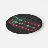 Neon marquee Happy Hour-Zeichen Pappteller (Schrägansicht)