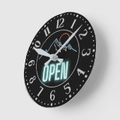 Neon Mountain Range Open Sign Runde Wanduhr (Winkel)