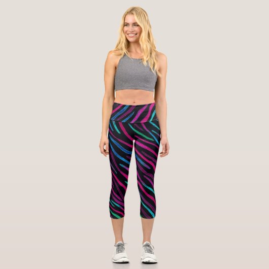 Neon Noir Zebra Pattern Capri Leggings (Vorderseite)