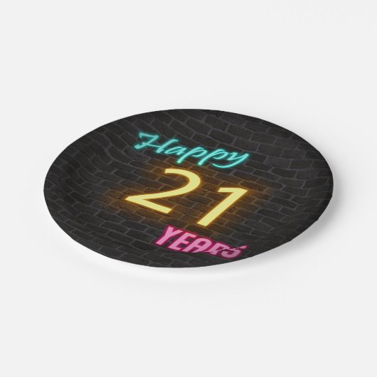 Neon Nr. 21, Schild an der Backsteinwand Pappteller (Schrägansicht)