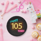 Neon Nummer 105 auf Ziegelwand Pappteller (Party)