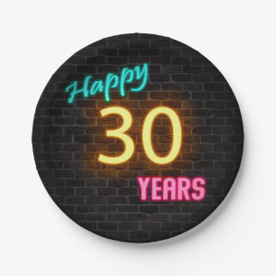 Neon Nummer 30 Schild an Backsteinmauer Pappteller