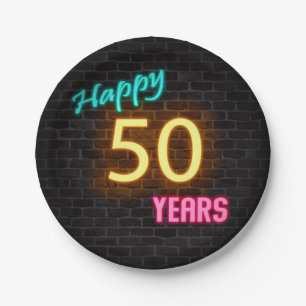 Neon Nummer 50 auf Ziegelwand Pappteller