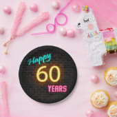 Neon Nummer 60 auf Ziegelwand Pappteller (Party)