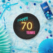 Neon Nummer 70 auf Ziegelwand Pappteller (Party)