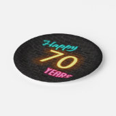 Neon Nummer 70 auf Ziegelwand Pappteller (Schrägansicht)