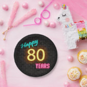 Neon Nummer 80 auf Ziegelwand Pappteller (Party)