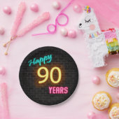 Neon Nummer 90 - Schild an der Backsteinwand Pappteller (Party)