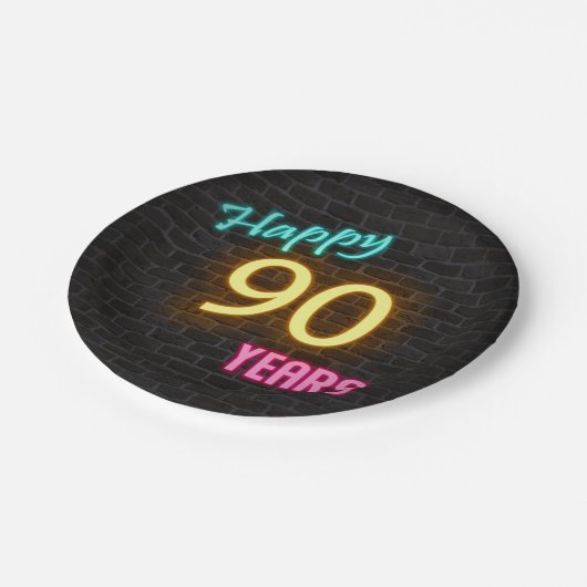 Neon Nummer 90 - Schild an der Backsteinwand Pappteller (Schrägansicht)