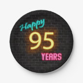 Neon Nummer 95, Schild an der Backsteinwand Pappteller (Vorderseite)