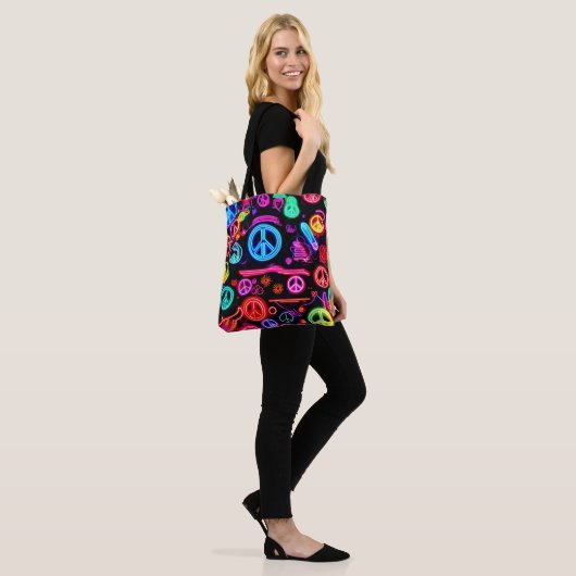 Neon Peace Symbolmuster Tasche (Am Model)