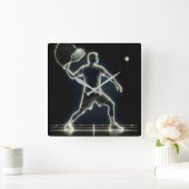 Neon Pickleball Player mit Paddel Quadratische Wanduhr (Zuhause)