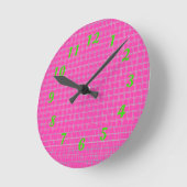 Neon Pink and Green 80s Wall Clock Runde Wanduhr (Winkel)