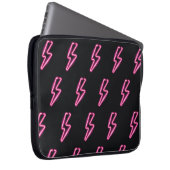 Neon Pink Blitze: Dunkler Hintergrund. Laptopschutzhülle (Vorne Rechts)