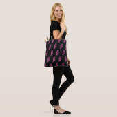 Neon Pink Blitze: Dunkler Hintergrund. Tasche (Am Model)
