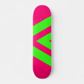 Neon Pink & Green Zigzag Skateboard – Customizable (Vorne)