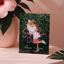 Neon-Pink-Herz und typografisches Foto mit elektri