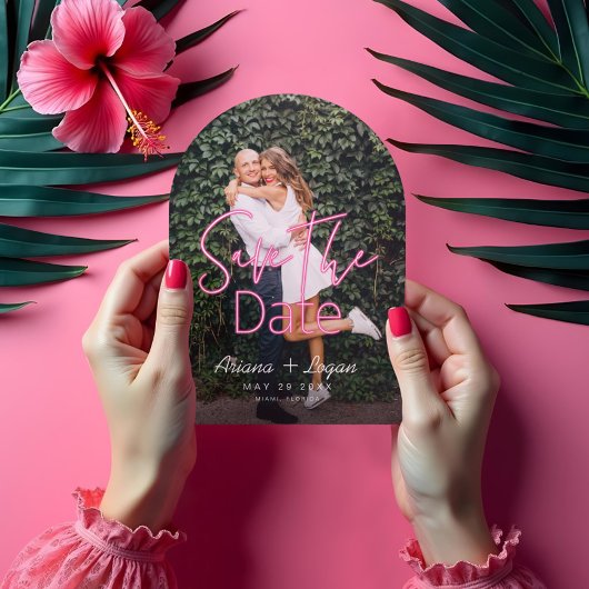 Neon Pink Modernes Script Foto Save the Date Acryleinladungen