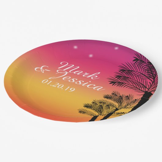 Neon Pink Ombre Tropical Tree Sunset Beach Pappteller (Schrägansicht)