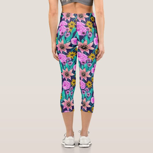 Neon Pink Yellow Floral Blätter Aquarellmuster Capri Leggings (Rückseite)
