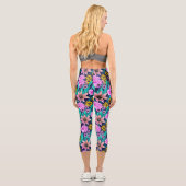 Neon Pink Yellow Floral Blätter Aquarellmuster Capri Leggings (Rückseite)