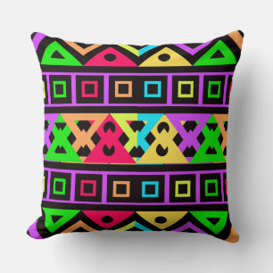 Neon Rainbow Geometric Pattern auf Schwarz Kissen