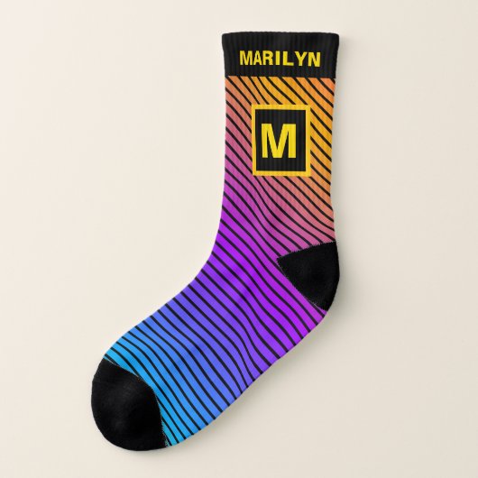 Neon Rainbow Gradient Stripes Name und Monogramm Socken (Links - Außen)