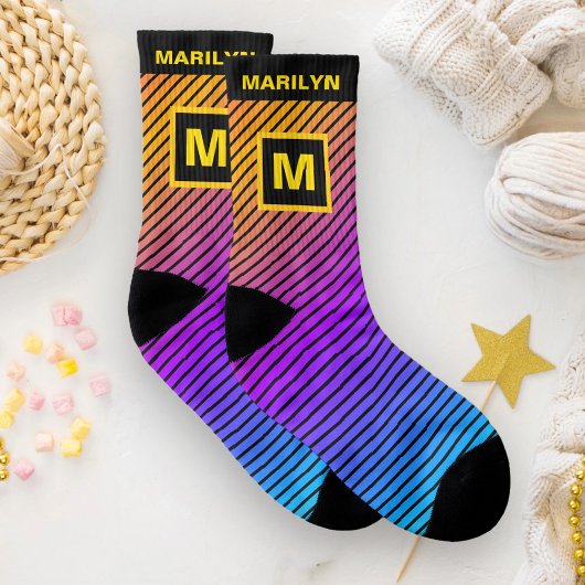 Neon Rainbow Gradient Stripes Name und Monogramm Socken