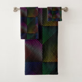 Neon Rainbow Prism Squares auf schwarz Badhandtuch Set (Insitu)
