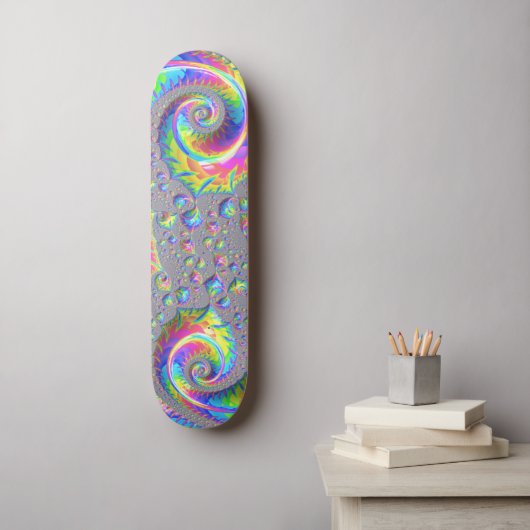 Neon Rainbow Spirale Fraktal Abstrakte Digitale Ku Skateboard (Wandkunst)