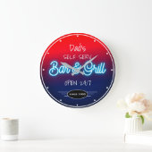 Neon Red Blue Script Dad's or Any Name Bar Grill Große Wanduhr (Zuhause)