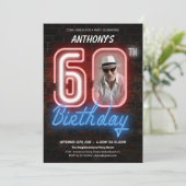 Neon Retro 60. Geburtstagsparty Einladung (Stehend Vorderseite)