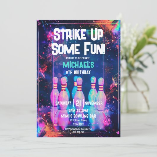 Neon Retro Bowling erwischt Spaß im Party Einladung (Stehend Vorderseite)