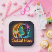 Neon Sign Cocktail Hour Woman Mitte des Jahrhunder Pappteller (Party)