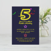 Neon Sign Fünfte Geburtstagsparty Einladung (Stehend Vorderseite)