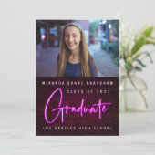 Neon Sign Pink Graduate Foto Ankündigung (Stehend Vorderseite)