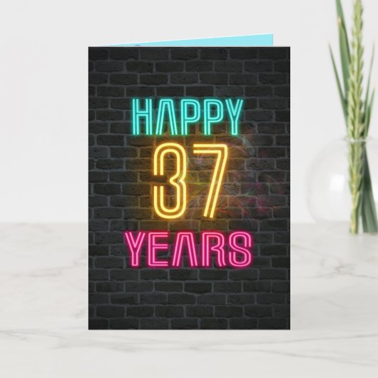 Neon signiert auf Backstein zum 37. Geburtstag Karte (Vorderseite)